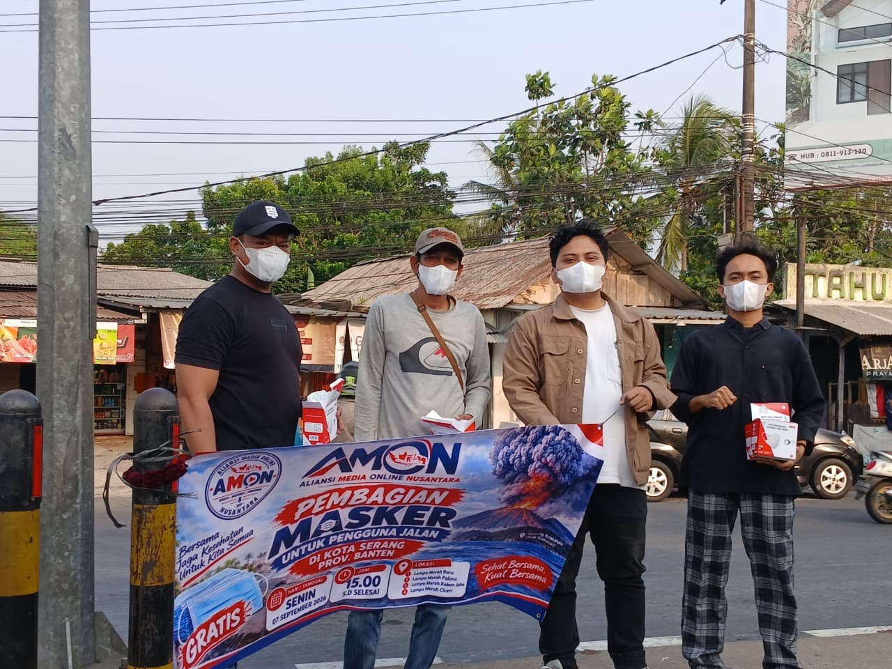 Antisipasi Paparan Debu Vulkanik Anak Krakatau, AMON Bagikan 750 Masker Gratis kepada Masyarakat
