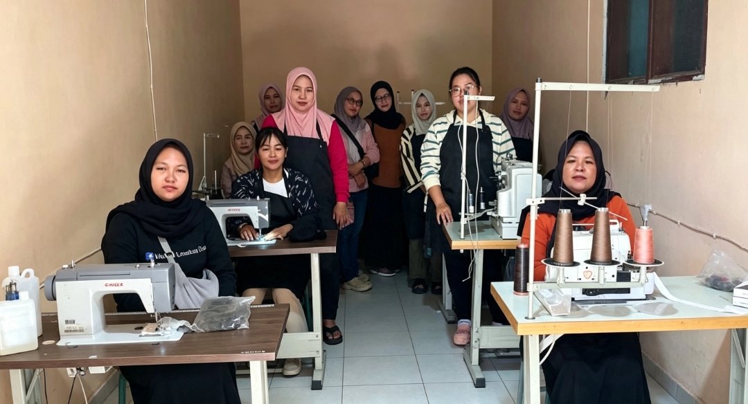 PKBM Maharani Situraja Bekali Warga Belajar Keterampilan Menjahit