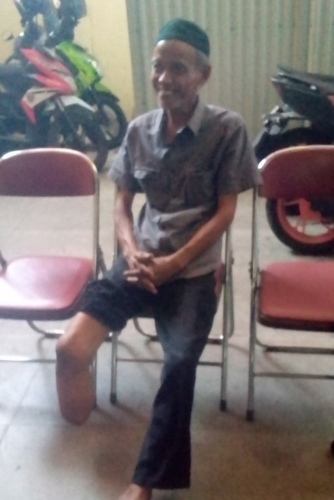 BAZNAS Sumedang Kembali Salurkan Bantuan Kaki Palsu Untuk Pak Alip